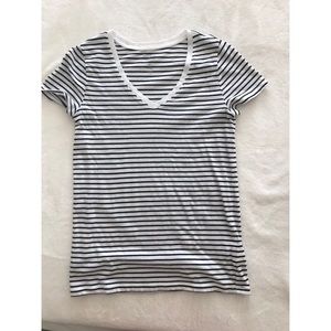 Black and white Gap top